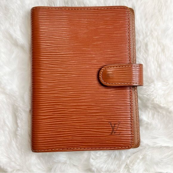 Louis Vuitton
Epi Leather PM Pocket Agenda/Wallet - Picture 2 of 14